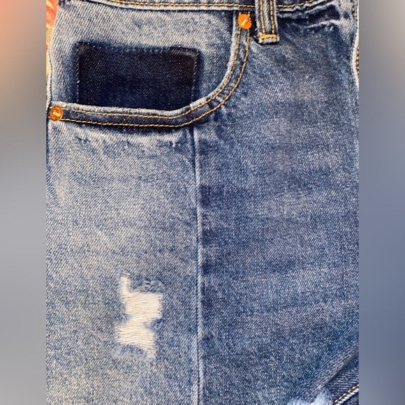 NWT Sneak Peek Distressed Denim Cut-Offs in Blue size Medium - Picture 6 of 9